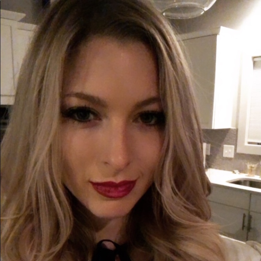 Meet your Posher, Alicia